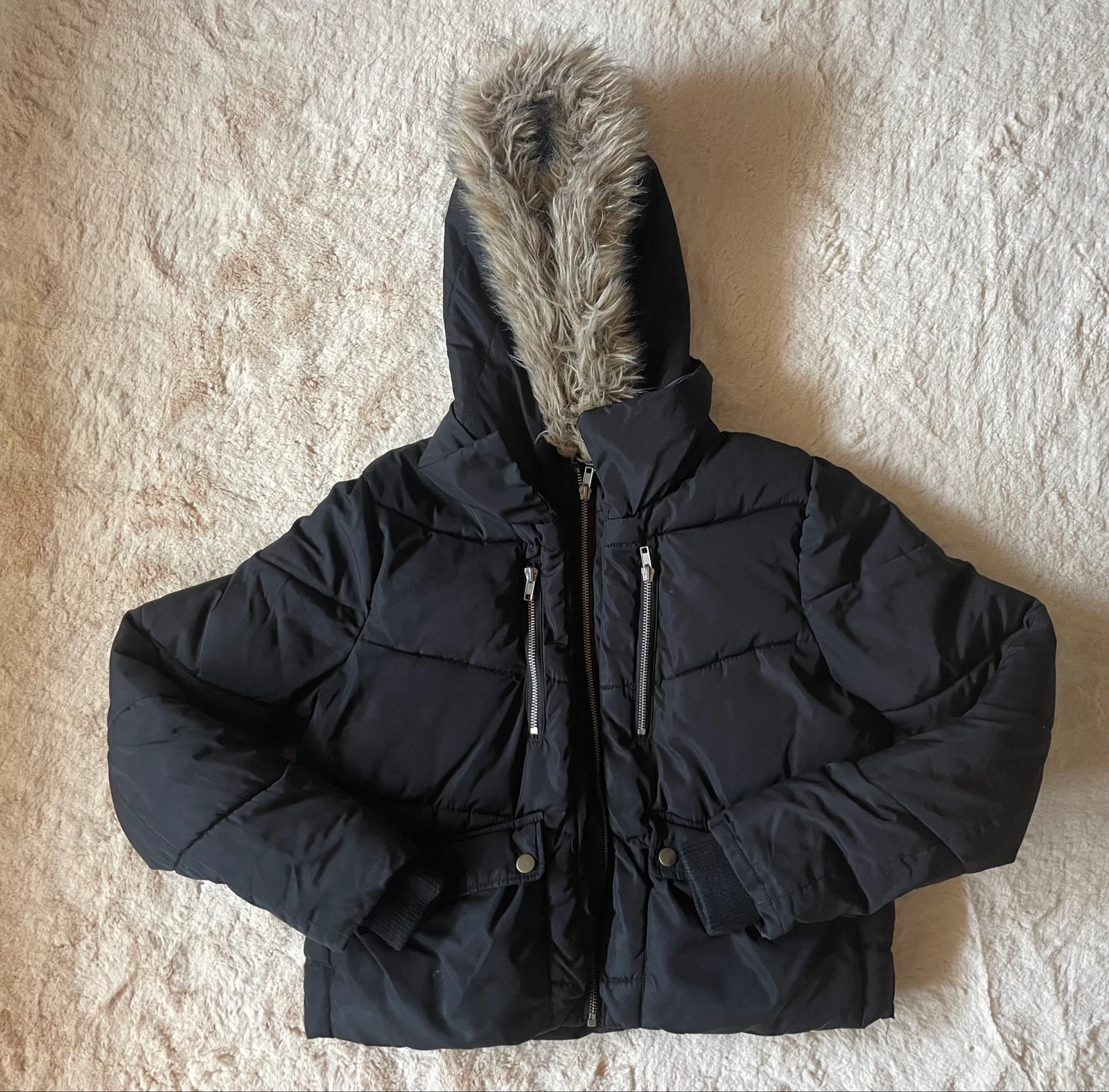 Chaqueta acolchada negra con capucha y pelo Atmosphere Talla S